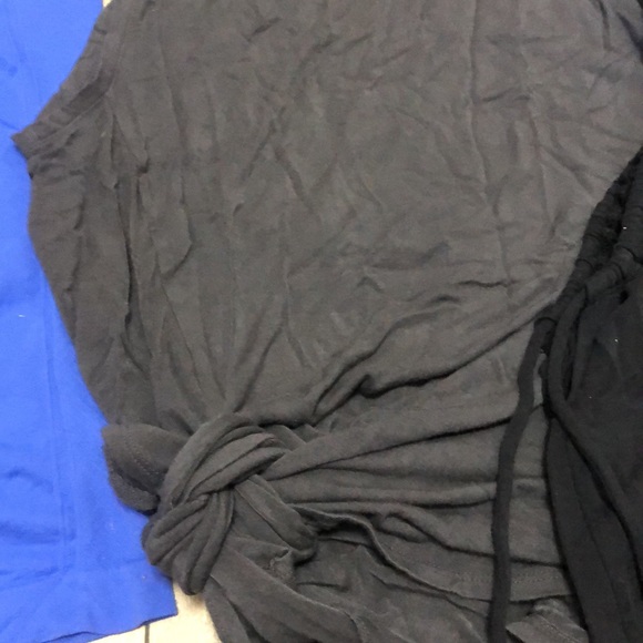 Fabletics T-shirt Bundle - Picture 5 of 7